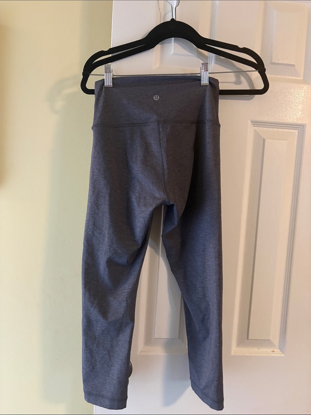 lululemon athletica women’s ' Charcoal Gray Cropped Leggings